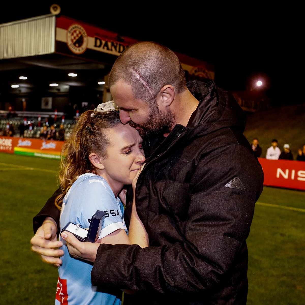 enews's tweet photo. Australian football player Rhali Dobson announced she was retiring at 28 to support her boyfriend, who is currently undergoing treatment for brain cancer. At her last game she scored, they won, and then he proposed. ♥️😭 (📷: Getty Images) https://t.co/ebJ9WaS0f0