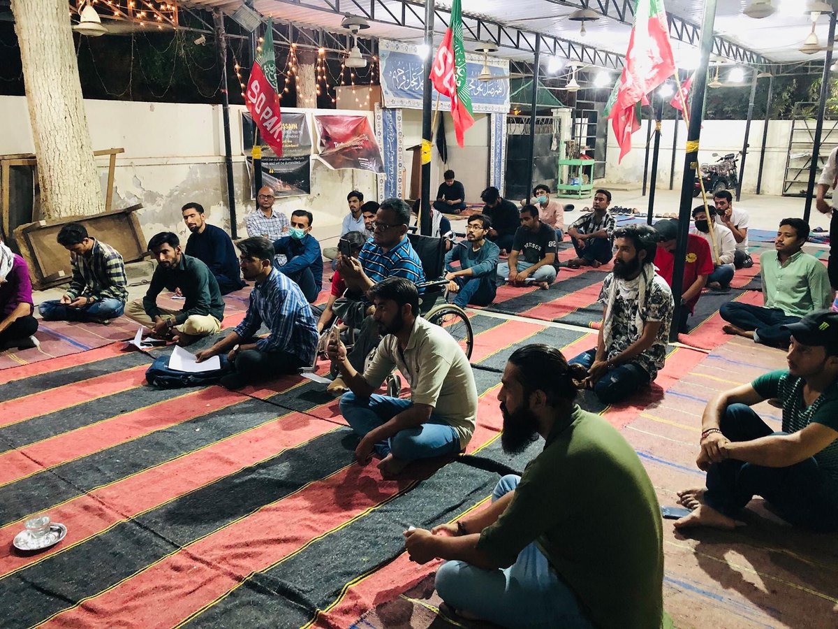 ISOPkKU's tweet photo. 🌹 یومِ جوانان 🌹
بمناسبت ولادت "حضرت علی اکبر علیہ السلام" آئی ایس او پاکستان جامعہ کراچی یونٹ کی جانب سے لیکچر کا انعقاد بمقام مسجد آلِ عمران میں کیا گیا۔جس سے خطابت "آغا نقی ہاشمی" نے کیا اور بردارن نے حضرت علی اکبر علیہ السلام کی شان میں منقبت بھی پڑھے۔ #isokuunit #ISOPak https://t.co/Z1rewWXjLd