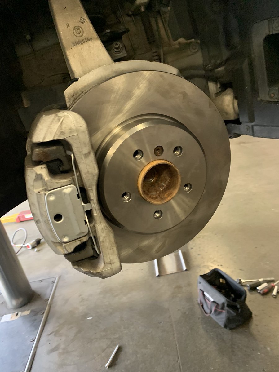 JsAuto_'s tweet photo. BMW Full Brake Replacement !! Book with me !! #bmw #mobilemechanic #BlackOwnedBusiness #jsauto https://t.co/hVl31vBb1O