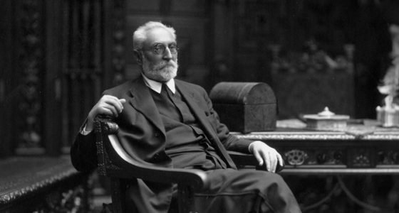 UnamunoAgain's tweet photo. Unamuno centró su vida en llevar a cabo misiones variopintas cuyo fin no era otro que el de mejorar la sociedad española. Y todas estas misiones tenían como epicentro a la siguiente:

  "Procuro ejercer la decimoquinta obra de misericordia, esto es: despertar al dormido" https://t.co/z1b6P2p6iA