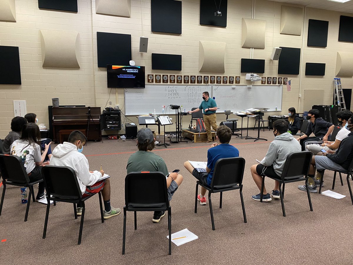 johnscreekband's tweet image. We had a great guest in our band room today! @PatrickMainieri spoke to our Leadership Candidates for the 2021 Gladiator Marching Band! Thank you for sharing your leadership journey and challenging us to think! #WeAre #Leadership @FCS_JCHS @FCS_Zone6_Supt @koperniak @JC_AP_Martin