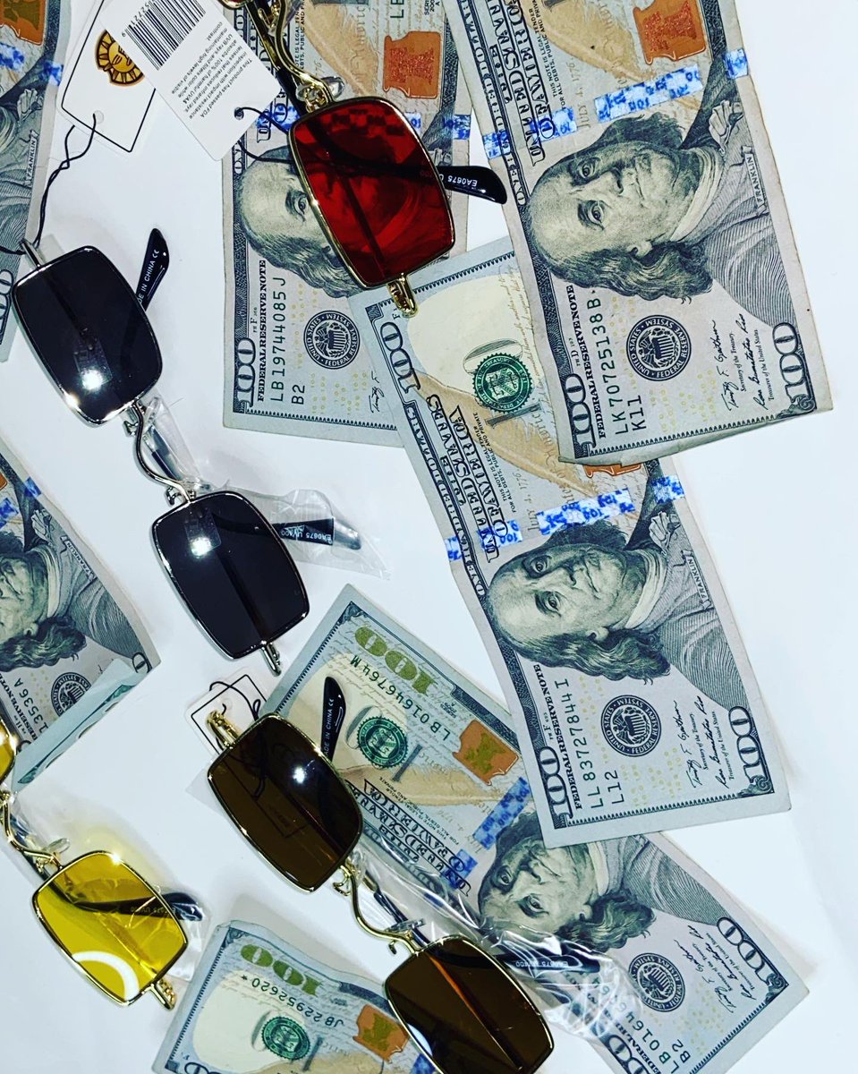 gxldenbee__'s tweet photo. #Houston #houstonbased #htx
We outside & it’s lookin like it’s summer 🤪
Male shades $12 benjis ! (Props)
Shop with me. Yk spring fest is coming uppppp 📲
#BayWatchBeachParty #abc #fashion https://t.co/n0ARazaxCi