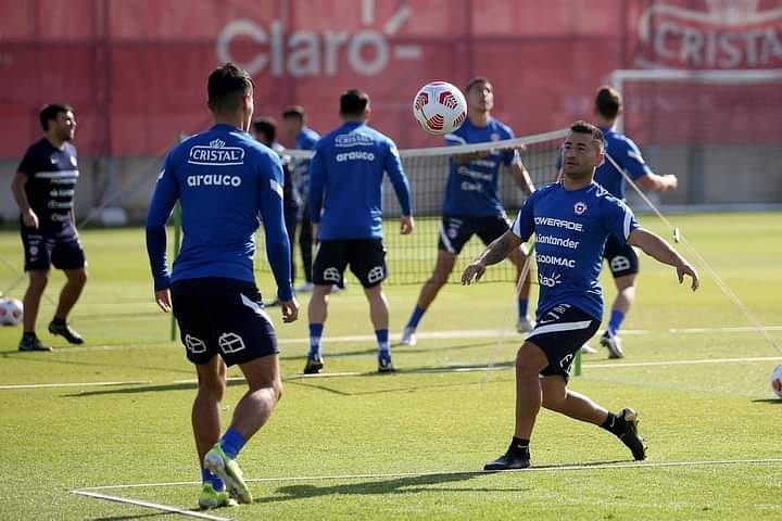 Bar_del_Zorro's tweet photo. #VamosChile! 😉
Entrenamiento de la Selección Chilena de cara al duelo contra #Bolivia ⚽️ @LaRoja @ANFPChile https://t.co/cZBjIlXyWr