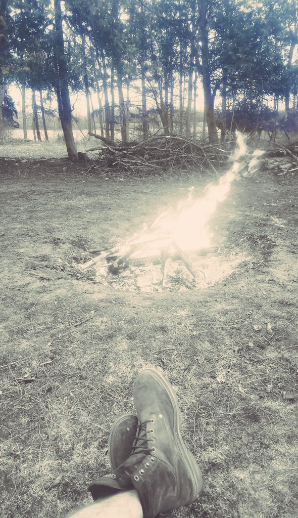 markriner's tweet photo. Always hard to stop throwing wood on the first fire of the yr #fakespring https://t.co/54KTDDoBsQ