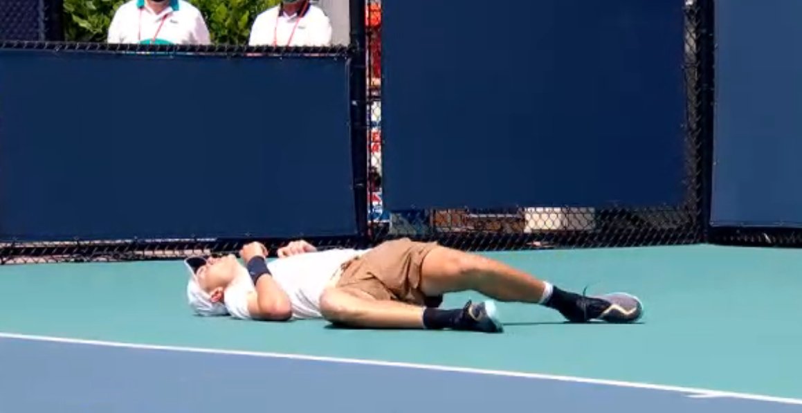 tenista_quemado's tweet photo. -jajaja viste llovió todo el día querés venir y vemos a roger?
-soy fan de nole yo
-... https://t.co/6FjVEgO9eG