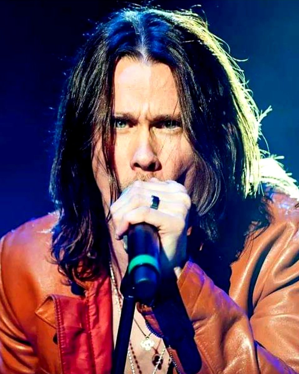 MylesKJunkies's tweet photo. Goodnight beautiful people! 💗🌙 Sleep well... stay well
Sweet dreams!
xo,
Jaime 😘💗

Thx!:)📸👏 Nick Pickles #myleskennedy #SMKC  The SSE Arena, Wembley #WOF2015 #ThrowbackThursday🔙 https://t.co/uj1FV3N5iM