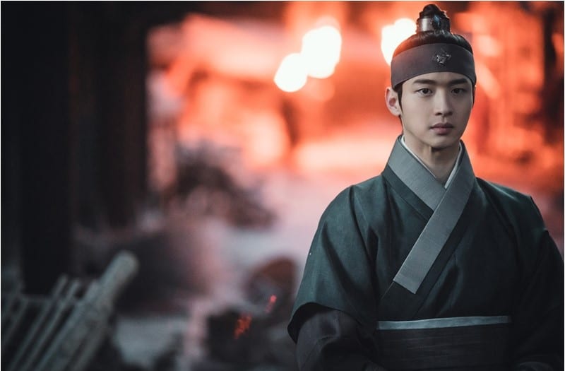 Korean___Dramas's tweet photo. It's a pity that #JoseonExorcist got cancelled, not so much of the plot, but rather the hard work and sacrifices the cast had to make.

In particular, Jang Dong Yoon and Lee Yoo Bi were both injured in the filming process. Now it's all hard work down the drain ☹️

#JangDongYoon https://t.co/GgED9poQoN