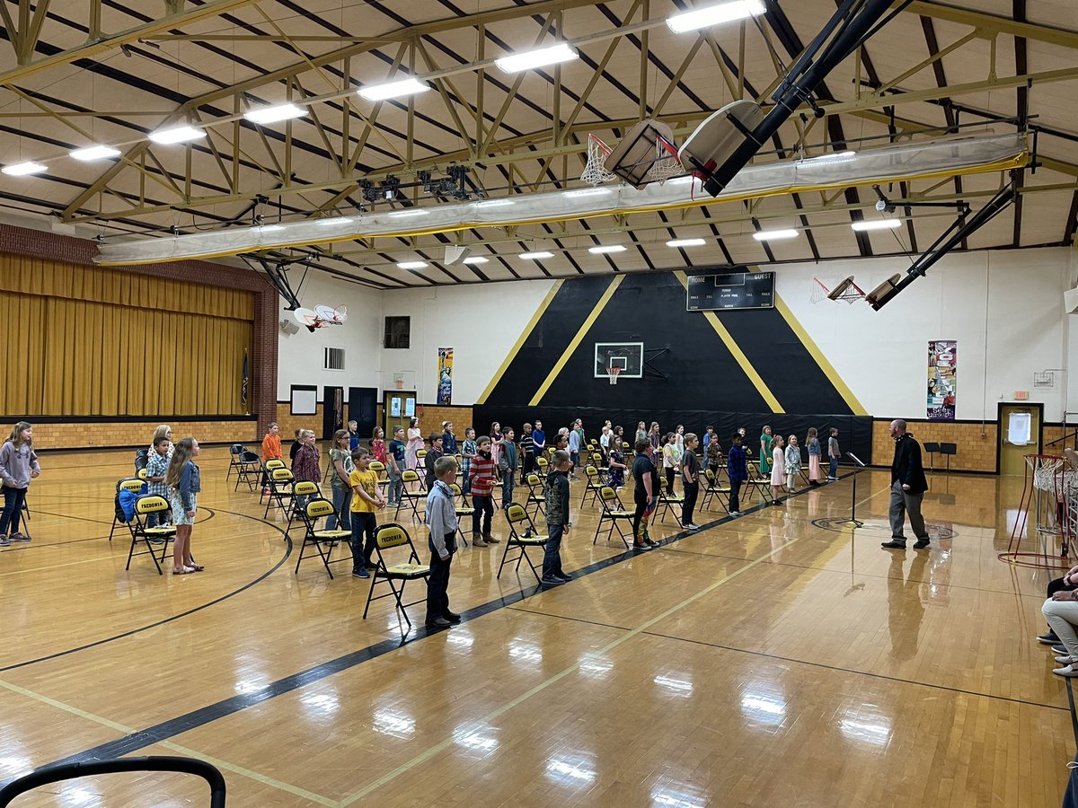 FredoniaLES's tweet photo. 3rd grade music concert showered us all with beautiful music! #jacketprideles https://t.co/NYb7pAY3dr