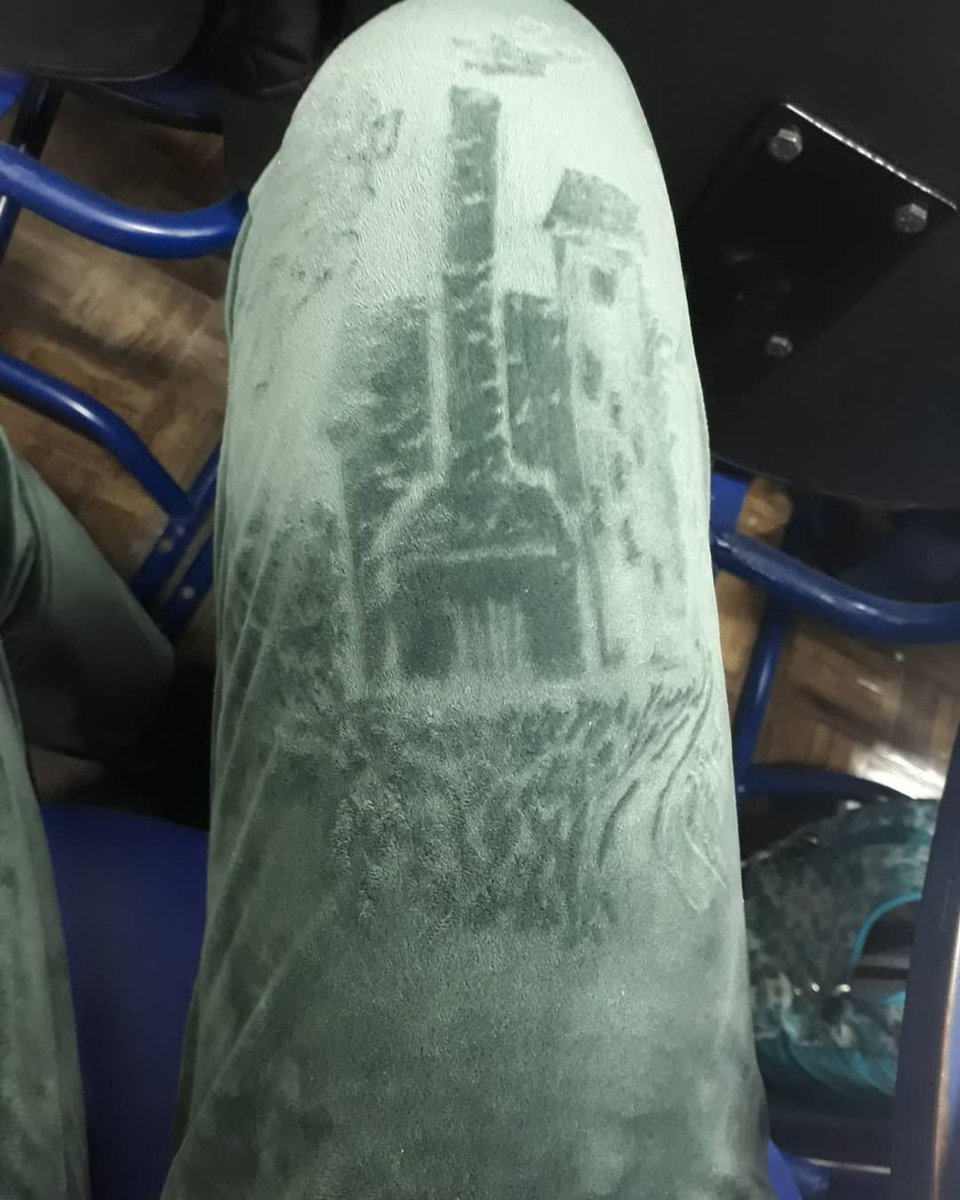 Skylight_Child's tweet photo. Some stuff I drew on my fuzzy pants on the last year of high school
#doodlinginclass (does this count as a doodle? wtf do I call it?) https://t.co/H6j3zMjY6w