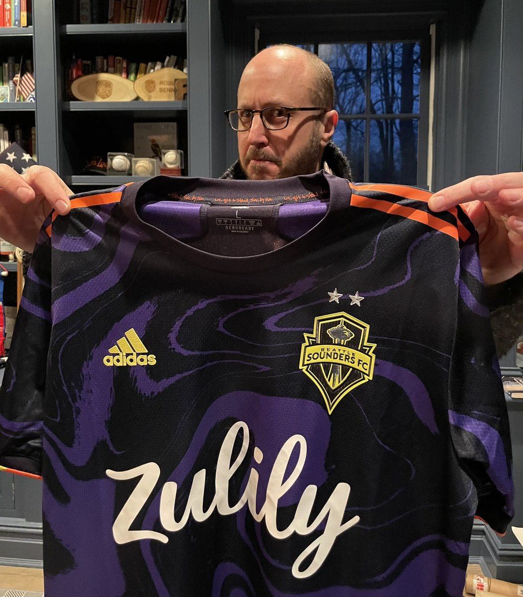 MenInBlazers's tweet image. “Yeah! Purple haze all in my eyes
Don't know if it's day or night
You got me blowing, blowing my mind
Is it tomorrow, or just the end of time?”

I miss you Seattle and cannot wait to be back in your magical city soon 
💜💚🇺🇸🍻