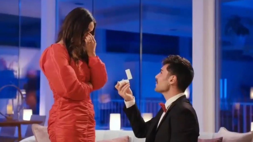 rositoositooo's tweet photo. El AMOR  en sus dos formas #LaIslaDeLasTentaciones13 https://t.co/Lii2vYphn8