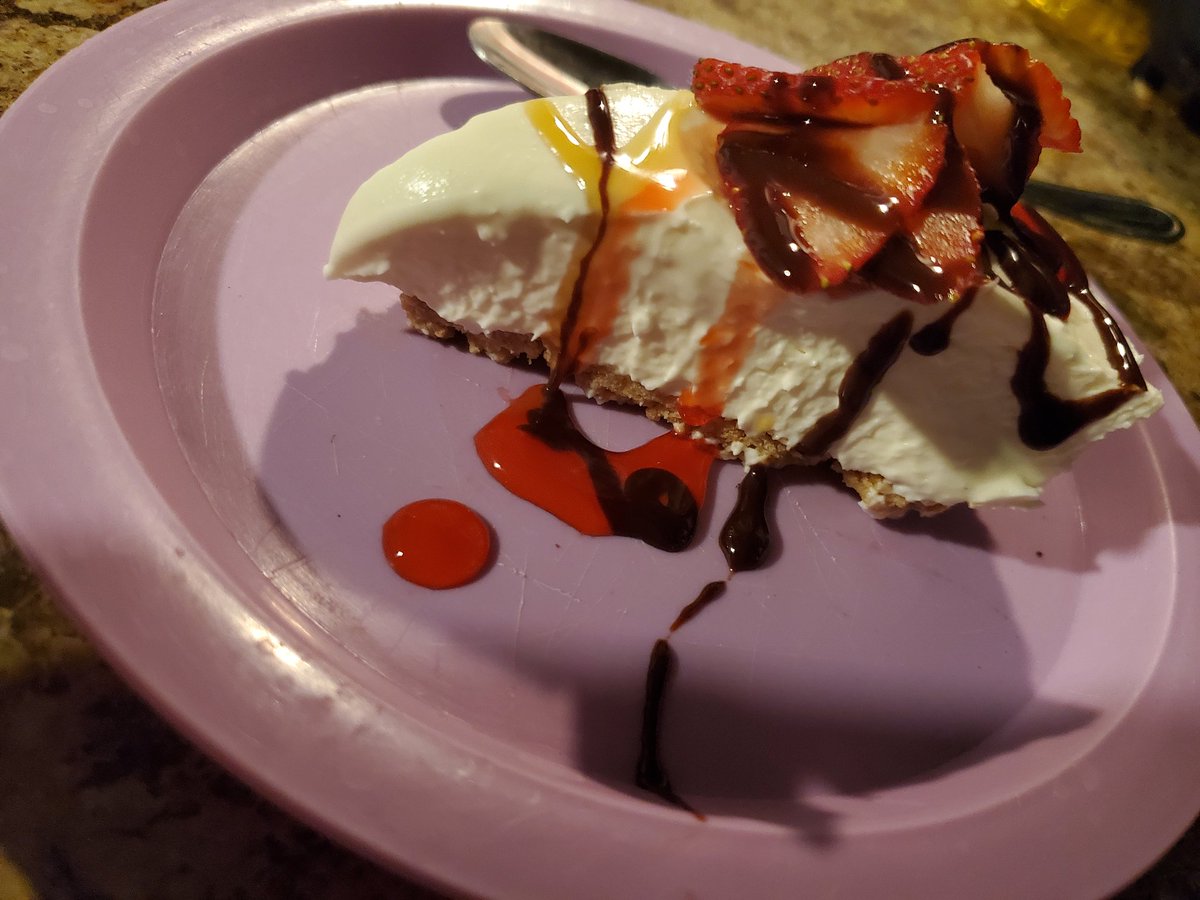 Touch_Of_Sno's tweet photo. #NoBakeCheesecake from this morning. I got myself a piece with half original crust and half oreo... this fatkid is happy.
#FatKidStatus #Nomnom https://t.co/DXsiySlgNJ
