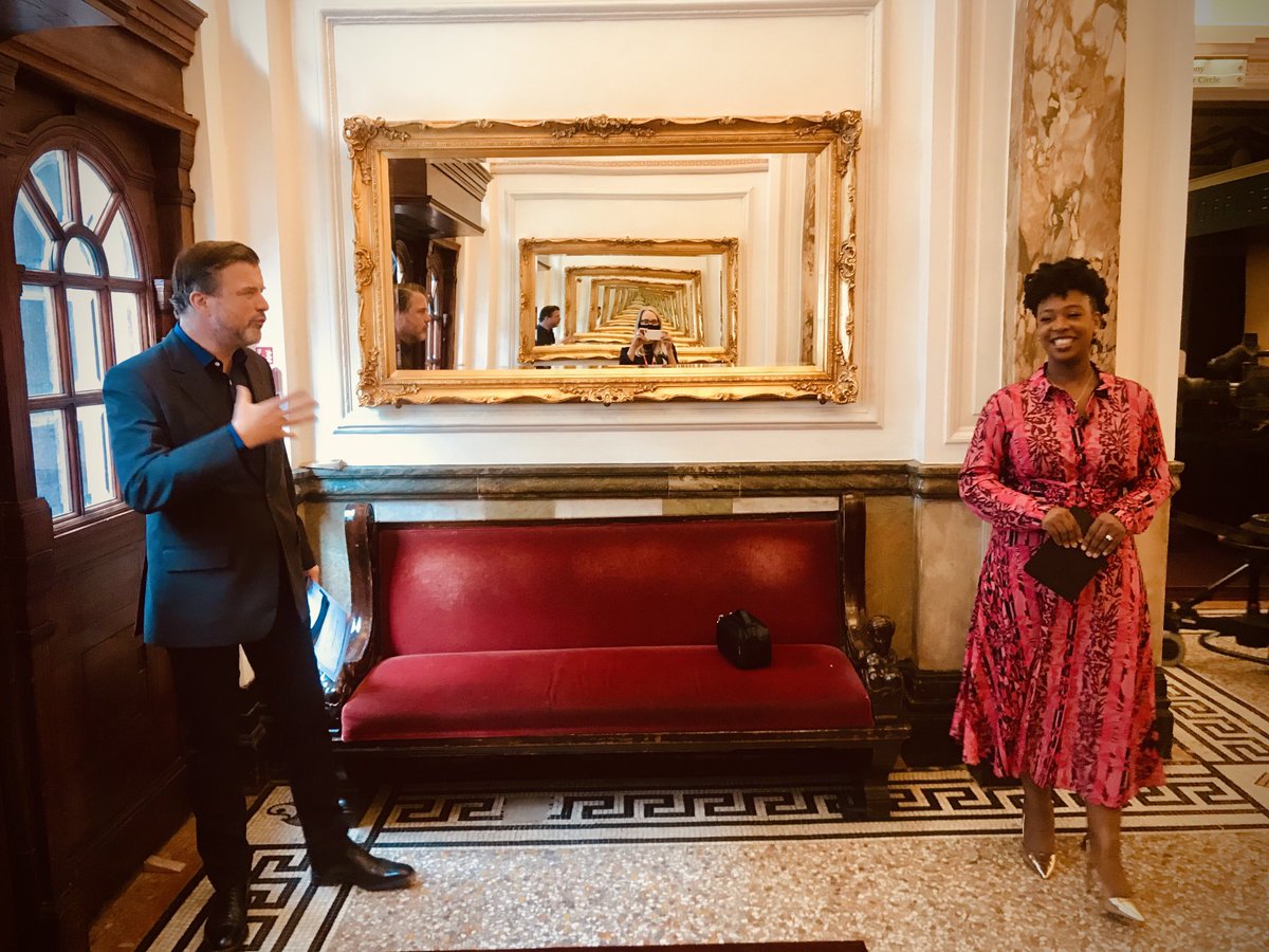SerenaCCross's tweet photo. All dressed up with somewhere to go... The fabulous  ⁦presenting team #ENOMessiah #BBCfromENO ⁦⁦@yolandabrown⁩ ⁦@PetrocTrelawny⁩ ⁦⁦@BBCArtsPR⁩ ⁦@BBCTwo⁩ #BBCMessiah https://t.co/2coeiyG83G