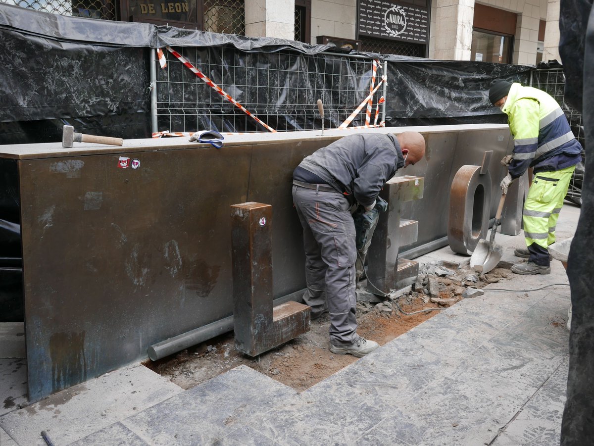 León se gira para ver la Catedral
👉 bit.ly/2PkcvK8