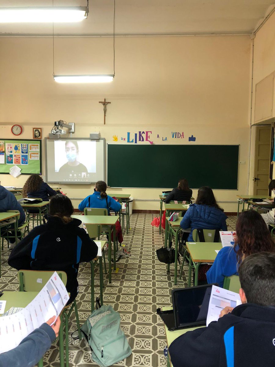 CCalasancio's tweet photo. Nuestros alumnos de Economía de 4°ESO han participado en un juego de simulación "Finanzas para la vida" organizado por la Fundación Cajasur. https://t.co/3XoJfB0HsA