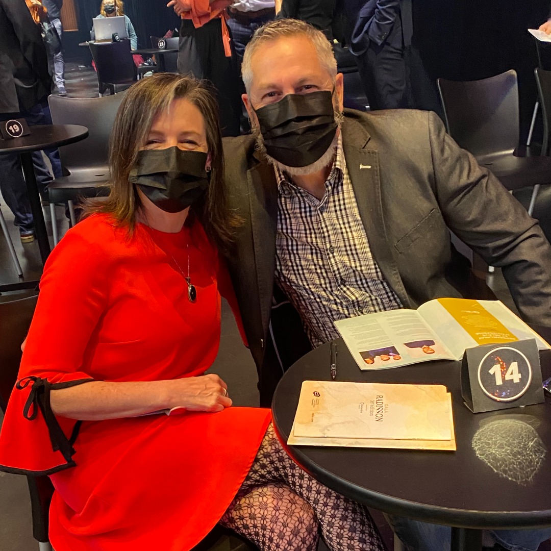 CogecoQC's tweet photo. Les représentantes de Cogeco sont en place, mesdames Caroline Beaudry, directrice des Relations avec les communautés Québec et Johanne Hinse, directrice générale, Québec et Vice-Présidente programmation et relations avec les communautés.
- Marilyne Cogeco
#galaradisson https://t.co/HfICUjgG0H