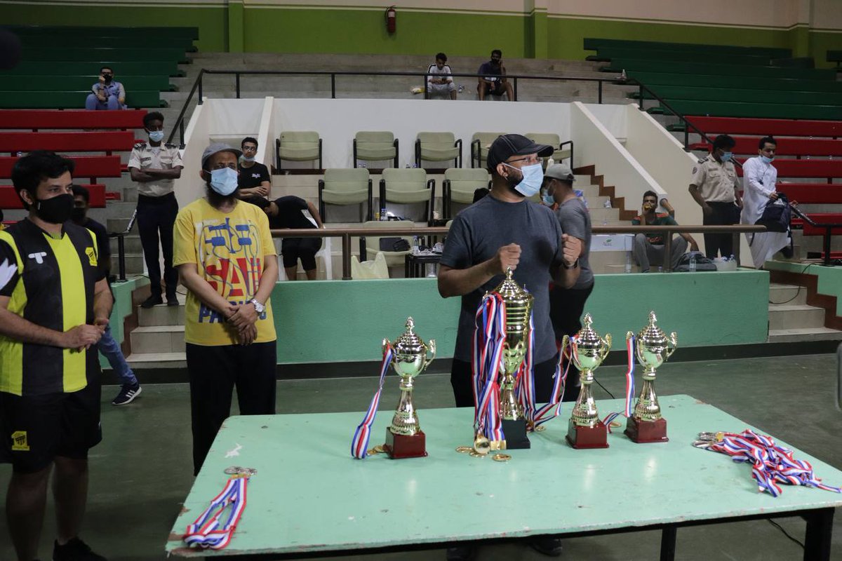 يوم سعيد اختلطت به مشاعر الفرح والسعادة وارتسمت به البهجة على وجوه جميع الطلاب وازدادت هذه الليلة ضياء ولمعت نجومها بحضور سعادة عميد كلية الطب ومعلمينا الفضلاء من  أعضاء هيئة التدريس
تحار المفردات عن التعبير عن مدى شكرنا وامتناننا لهذا الدعم الكبير من كليتنا لأنشطة النادي ❤️