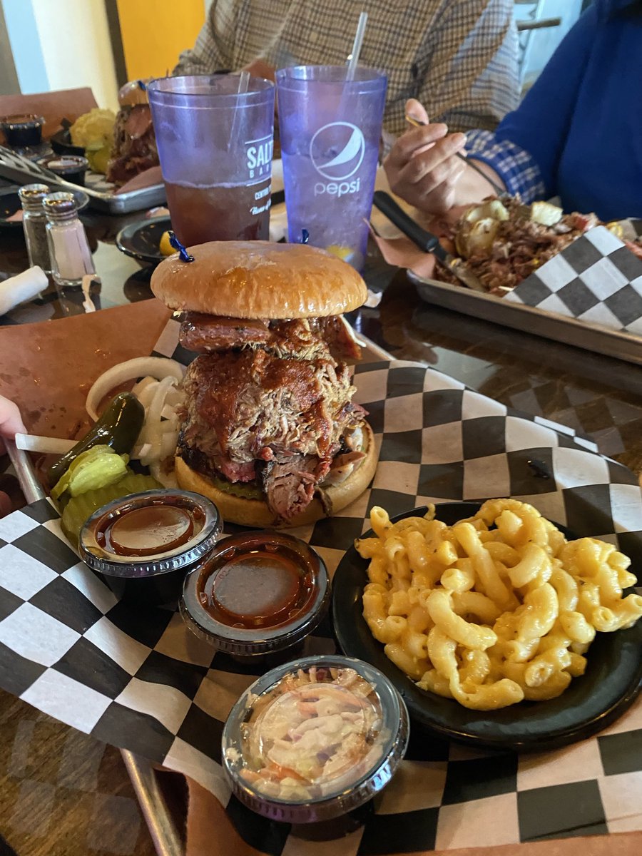 Panchitoleal10's tweet photo. Some pics from the backyard this evening featuring scooter 🐶. Also my fav bbq sandwich ever #TXSTMultimedia https://t.co/bI9avyPMz6