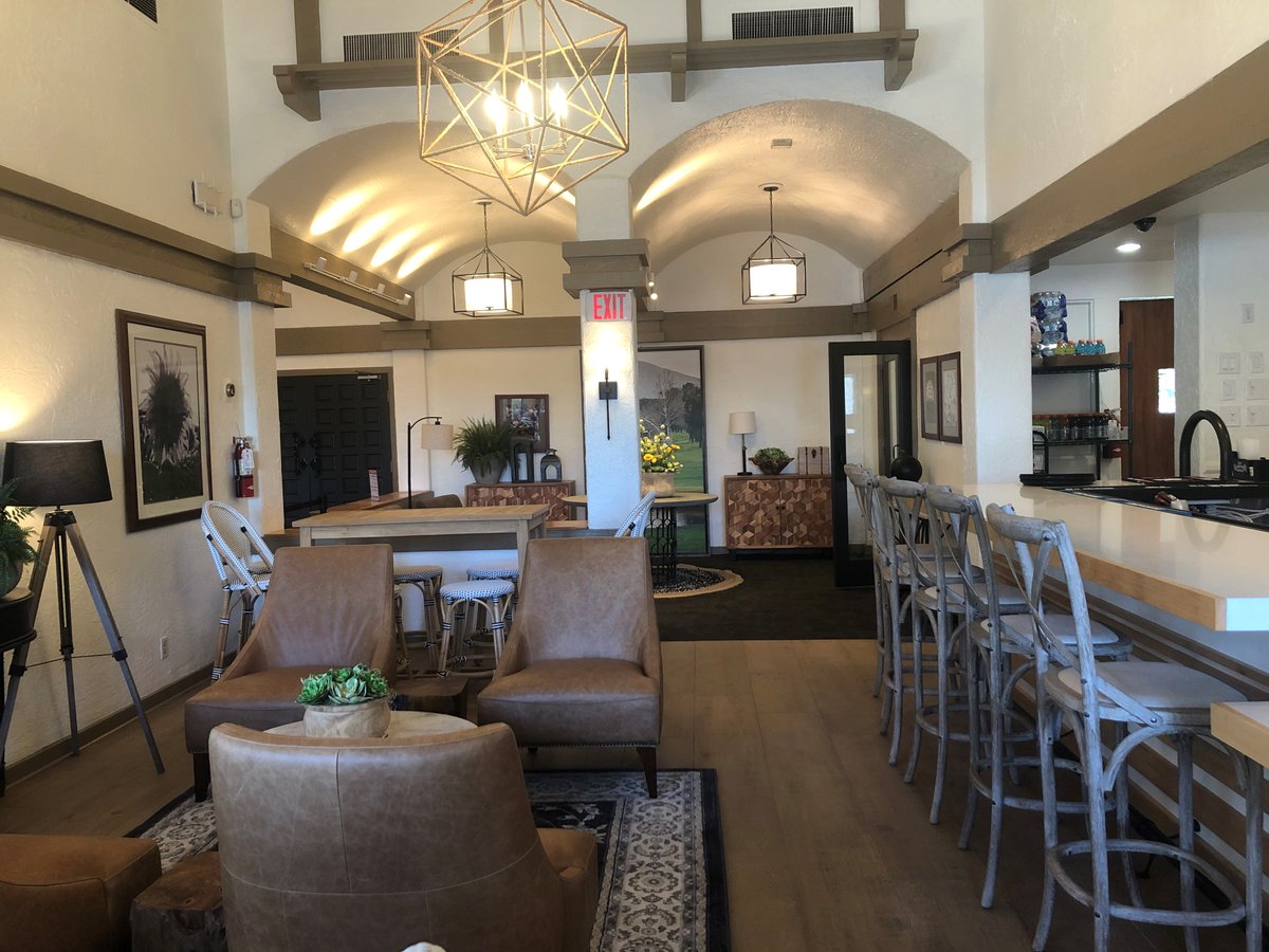 OsoCreekGolf's tweet photo. Exciting news! The Terrace Bar has been revamped to make way for the opening of our new Terrace on the Green restaurant.

The official grand opening is anticipated for May w/ a soft opening in late April. 

#OsoCreekGolfCourse #OsoCreekGolf #MissionViejo #OrangeCounty #restaurant https://t.co/D1jC3TUKnj
