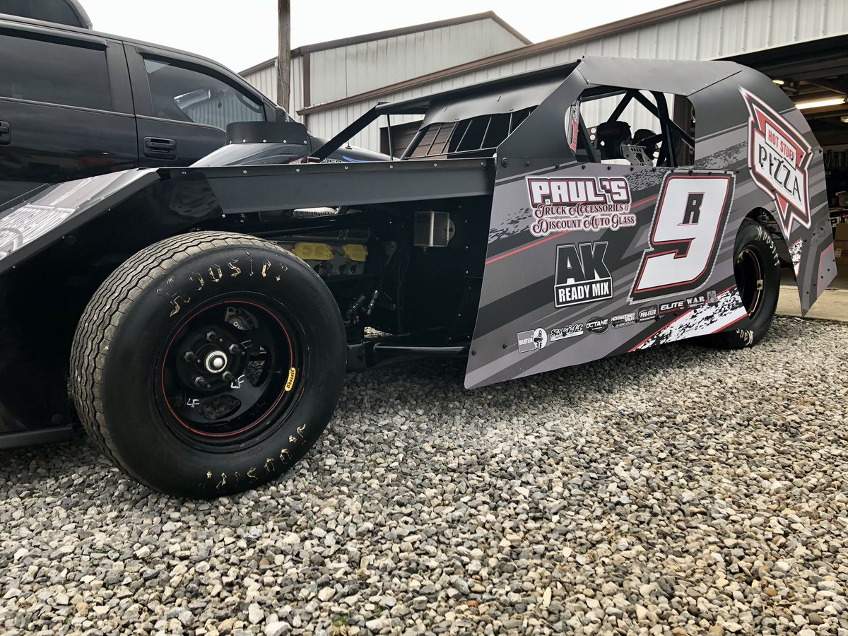 BPGConline's tweet photo. 2020 Atomic Speedway AND Jackson County Speedway Modified Track Champion with an all new look for ‘21!  JP Roberts and crew rolled out the wicked new ride in matte finish tonight.  Good luck JP/9R crew!!  #wewrapityourockit #dirtmodified #racewrap #trackchamp #fellers #mutoh https://t.co/YvKPfYrm38