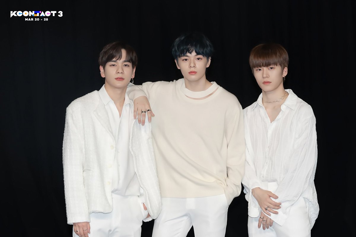 JO1_SHIROIWA's tweet photo. This one was taken before we step onto the stage. Looking super good in white, and noticed that we had such a bright smile. Well, can't blame that we are super excited to be on stage and meet all of you.

Yesterday was great, THANK YOU! https://t.co/hPOhqWcFzR