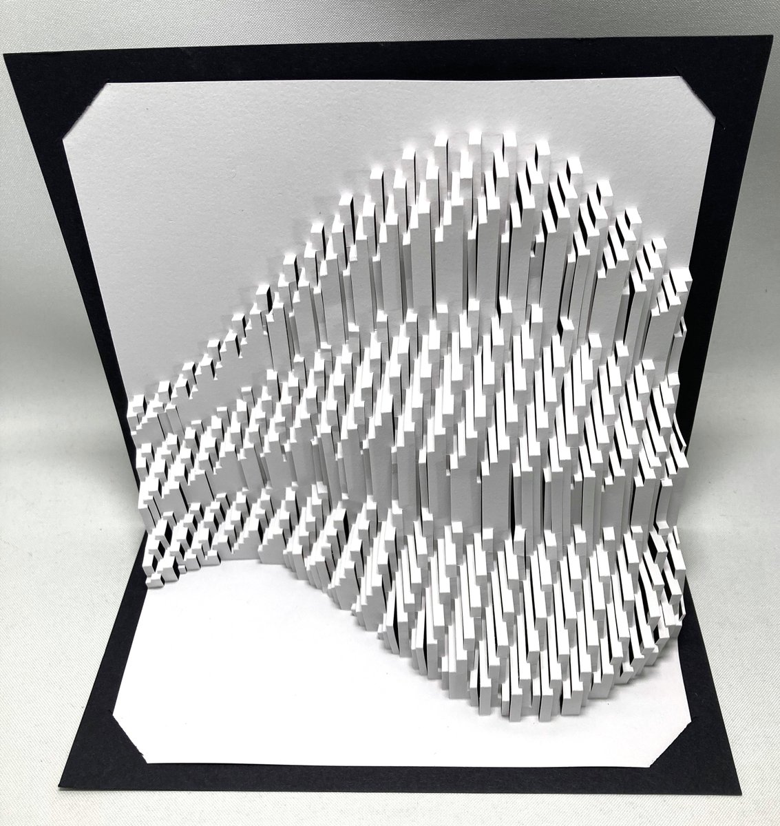 Ullagami's tweet photo. Playing with shapes.  This one looks more garlicky than I had anticipated. #ullagami #kirigami #origamicarchitecture #popup #origami #papercraft #mathart #paper  https://t.co/dOhca3vF5N https://t.co/hWeZhvsJbg