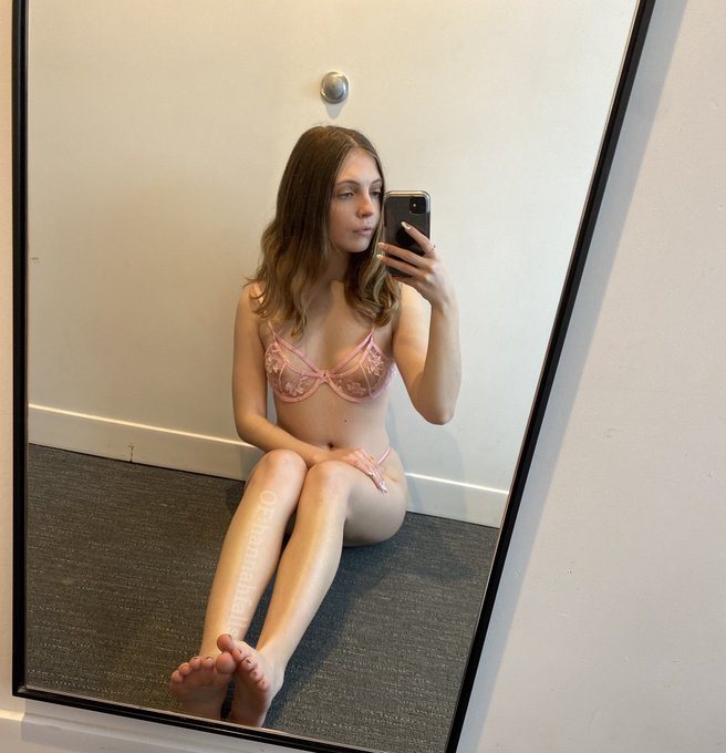 sub if you&rsquo;re not afraid of becoming obsessed with me https://t.co/6JGKPBH6Qi