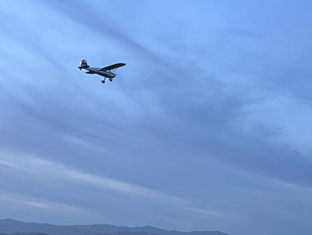 crapwhereaminow's tweet photo. Loose formation with a #PC12 in the 140 #aviation #formationflying #cessna #cessna140 https://t.co/y7RqTo4CuP