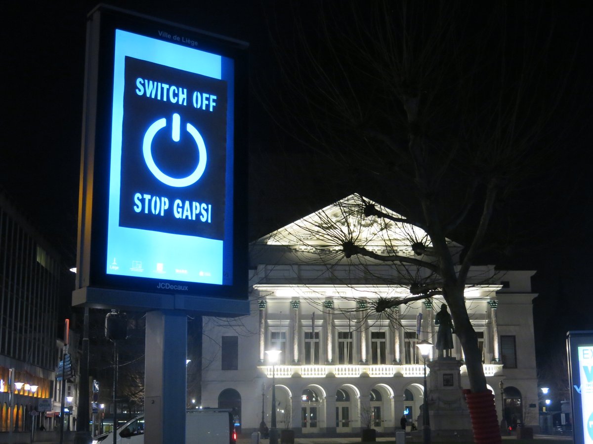 Un panneau led double face consomme 12 565 kW/an, soit la consommation électrique de 3 à 4 ménages! Éteignons la pub !!!
#LiègeSansPub #RAP #StopPub #25Mars #25March