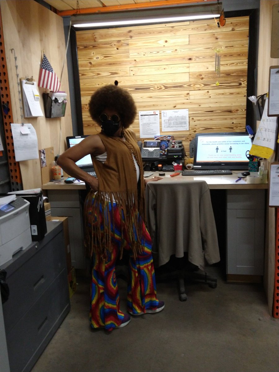 Vivies_Momma's tweet photo. It's a #GroovyTime here @depot6551 celebrating our #FarOut #successsharing2021 4 days of food, fun and fashion ✌️🧡🏵️#PeaceLoveAndFlowerPower https://t.co/sB8vR2Hkam