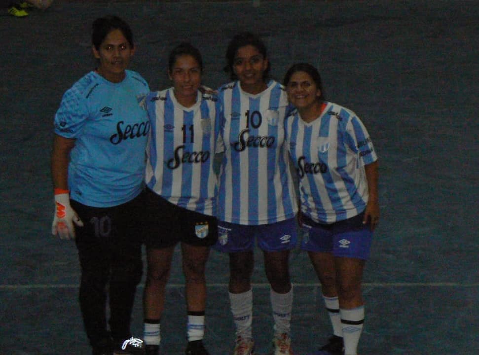 PUCAT15's tweet photo. #Futsal 👩🏽👟⚽️ :
#Primera
Las chicas siguen su paso arrollandor por este torneo y esta vez le ganaron a las pibas de #LaDiagonal.
#LaDiagonal 1 - 10 @ATOficial
📸 : @Fulbolero
#ArribaDecano 💙👆🏽 https://t.co/Xtt8ZSKrVY