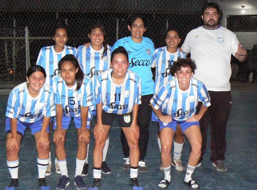 PUCAT15's tweet photo. #Futsal 👩🏽👟⚽️ :
#Primera
Las chicas siguen su paso arrollandor por este torneo y esta vez le ganaron a las pibas de #LaDiagonal.
#LaDiagonal 1 - 10 @ATOficial
📸 : @Fulbolero
#ArribaDecano 💙👆🏽 https://t.co/Xtt8ZSKrVY