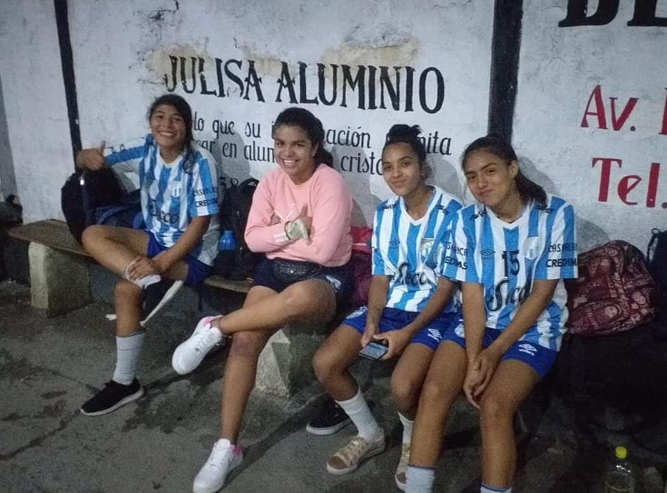 PUCAT15's tweet photo. #Futsal 👩🏽👟⚽️ :
#Primera
Las chicas siguen su paso arrollandor por este torneo y esta vez le ganaron a las pibas de #LaDiagonal.
#LaDiagonal 1 - 10 @ATOficial
📸 : @Fulbolero
#ArribaDecano 💙👆🏽 https://t.co/Xtt8ZSKrVY