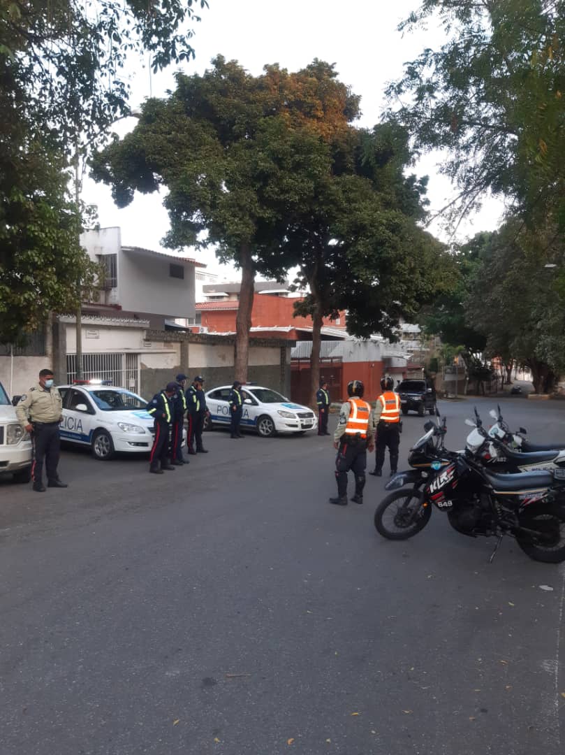PolisucreOficia's tweet photo. #25marzo | Despliegue Conjunto Estratégico de Seguridad Ciudadana Inteligencia Patrullaje y reacción Inmediata #Plan76 INPRI al servicio de la ciudadanía para garantizar la paz y seguridad Urb. El Marqués
@capitalzodi41
@PoliciaMiranda
@DESURPETAREGNB
#ServirYProtegerPMS https://t.co/UODEHH4UVV