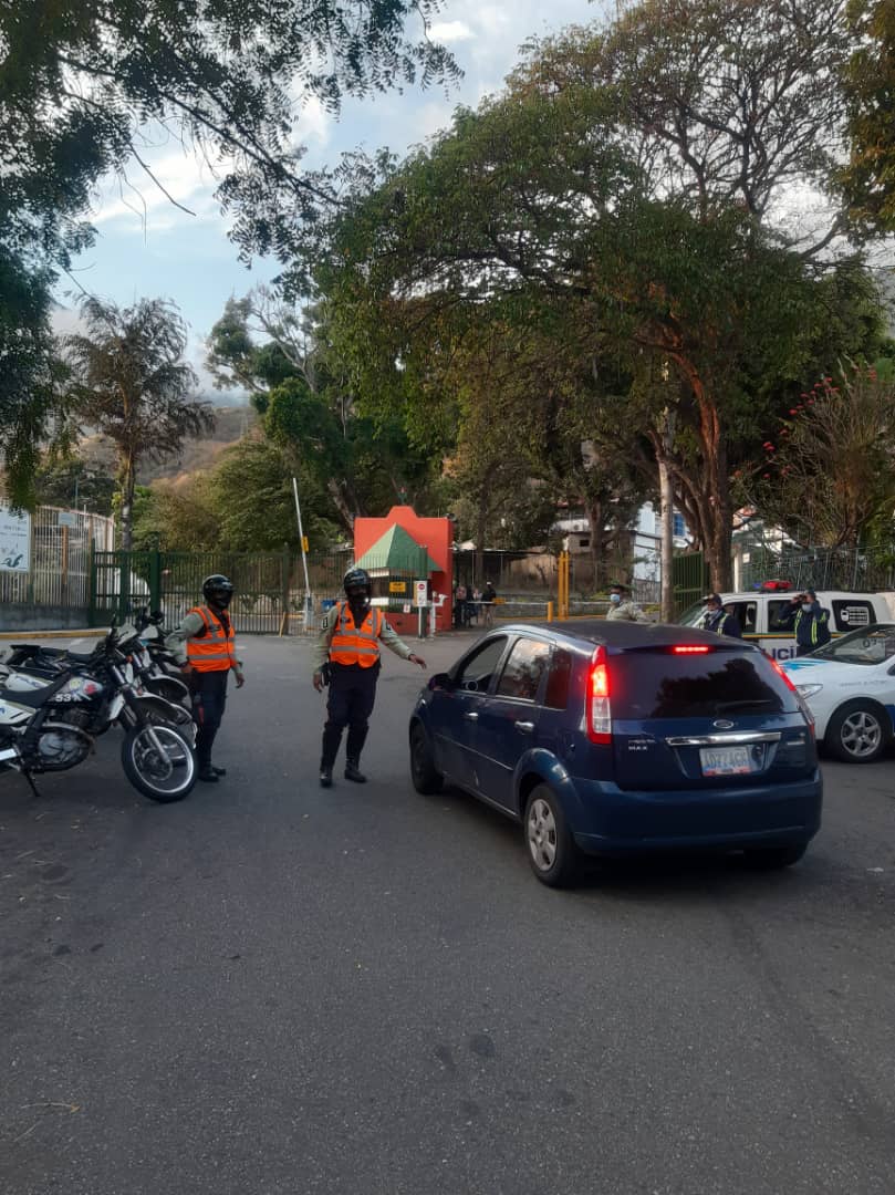 PolisucreOficia's tweet photo. #25marzo | Despliegue Conjunto Estratégico de Seguridad Ciudadana Inteligencia Patrullaje y reacción Inmediata #Plan76 INPRI al servicio de la ciudadanía para garantizar la paz y seguridad Urb. El Marqués
@capitalzodi41
@PoliciaMiranda
@DESURPETAREGNB
#ServirYProtegerPMS https://t.co/UODEHH4UVV
