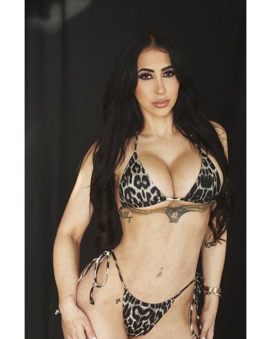 3 pic. 1,2,3,4 and me naked on https://t.co/YK74dHhIlf https://t.co/a3bBx6DDXW