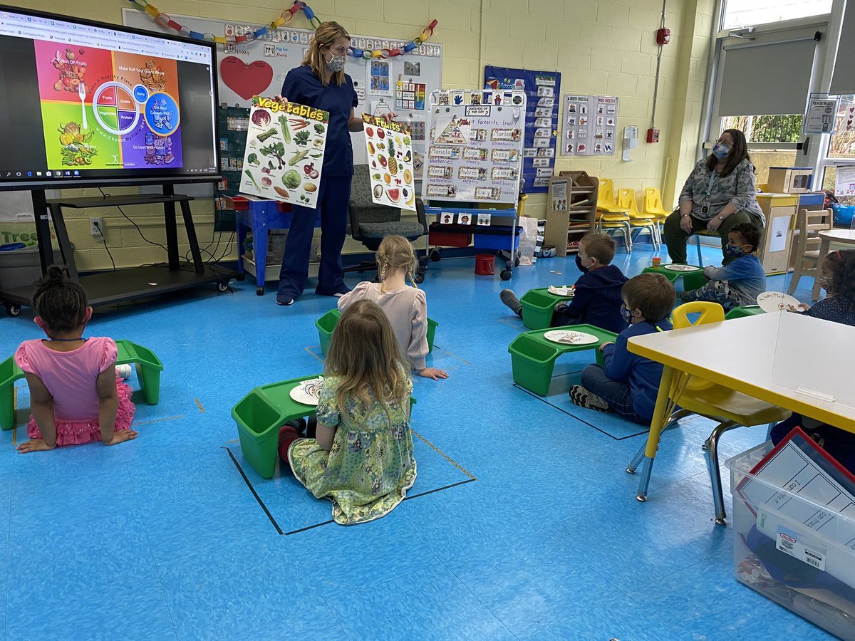 Adams_Preschool's tweet image. Nurse Harrum helped us to design a healthy plate this week. Thanks for visiting! #collsedu #exercisestudy