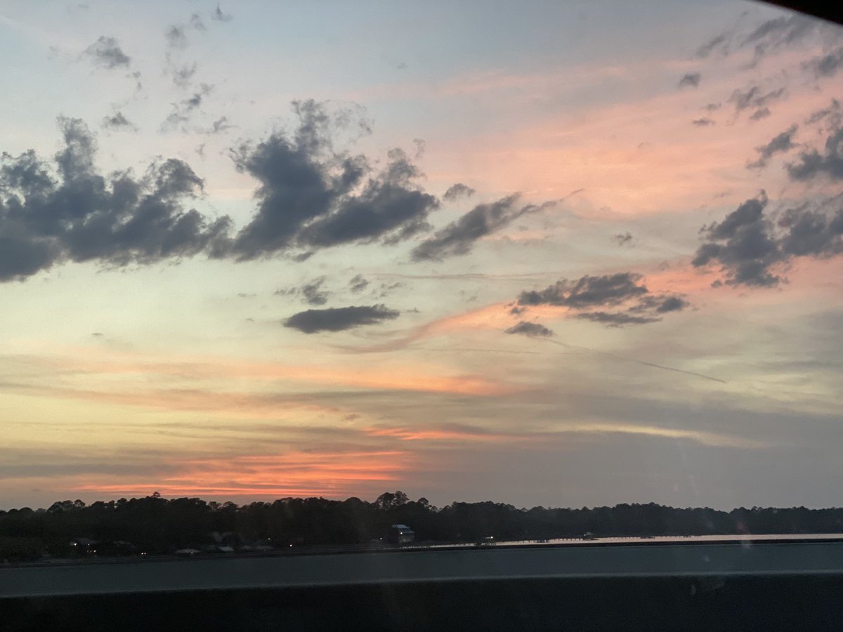 pilotjanlucas_'s tweet photo. @StuOstro The amazing views I had on vacation this was sunset tonight was near Brunswick ga now Iβm idk near savannah ga by now weβre heading home to Connecticut πͺπ€¦ββοΈ #HeadingBACKToWinter just in time for the cool down next week ffs smh I do have hope for NC βππ³ #MidnightLightning?πβ https://t.co/3kcr0mhAz7