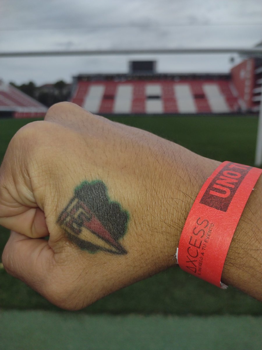 surualianza's tweet photo. Que emocionante es el @EstadioHirschi #unotour , excelente por dónde se lo mire. Pero entrar con tus amigos al museo interactivo es sublime , se te parte el corazón en mil pedazos. https://t.co/3GBBJHJ1VG