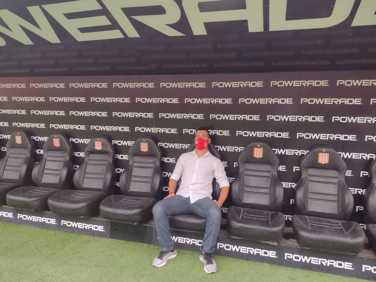 surualianza's tweet photo. Que emocionante es el @EstadioHirschi #unotour , excelente por dónde se lo mire. Pero entrar con tus amigos al museo interactivo es sublime , se te parte el corazón en mil pedazos. https://t.co/3GBBJHJ1VG