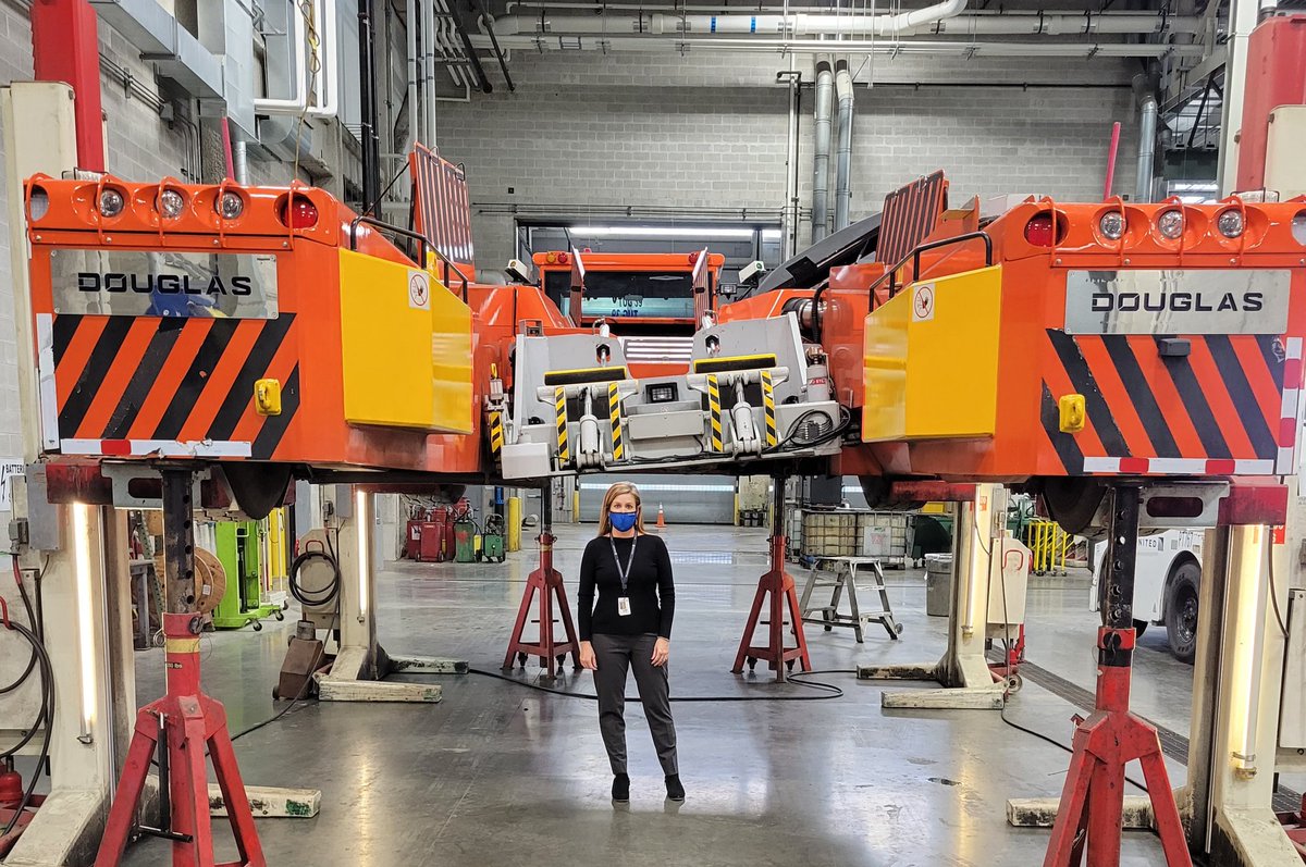 GSE comes in all shapes and sizes. This beast (aka TBL 600) was over at the ORD GSE shop today getting some TLC from our skilled technicians. Did you know this unit can tow an A380? Definitely a job to be left to the pros! @TDox_UAL @WemoveORD @OmarIdris707