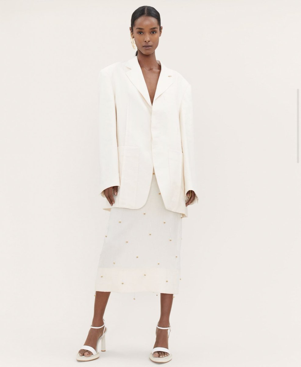 dresslikelipa's tweet photo. #DresslikeDuaLipa, @dualipa via Instagram Post | March 25, 2021
Wearing: @jacquemus Oversized Suit Jacket ($840)
#dualipa #dualipastyle #jacquemus #fashion https://t.co/vT9UNa8YE2