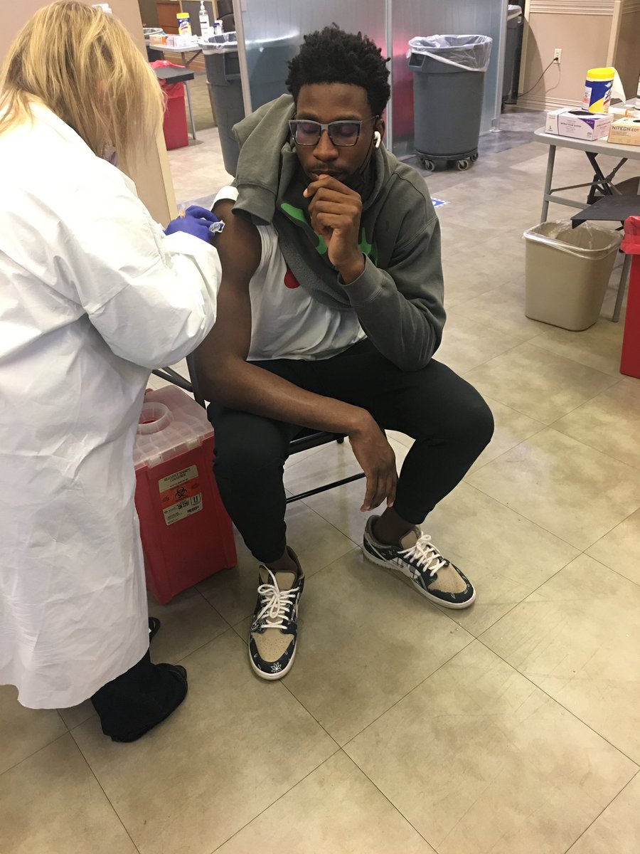 jarenjacksonjr's tweet photo. Roll up your sleeves everybody. For your friends, family &amp; yourself . 👨‍👩‍👦‍👦 https://t.co/k6z8K6Pvz8