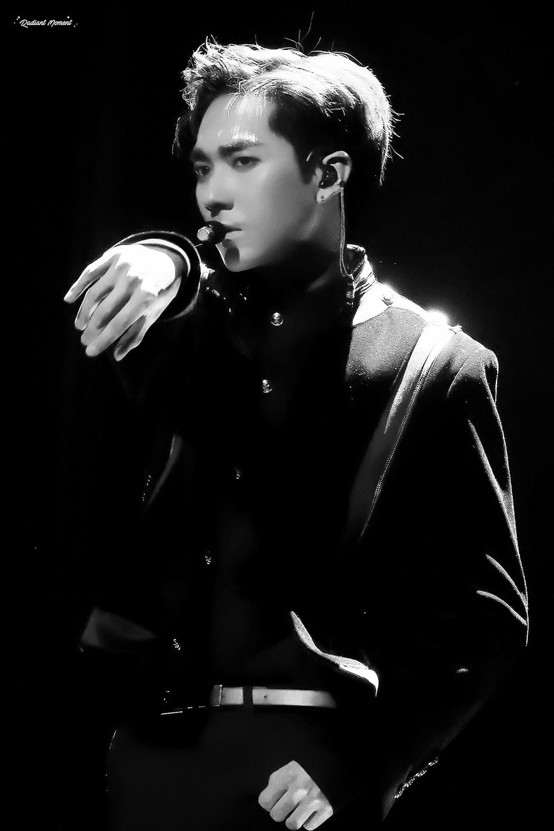 nublest's tweet photo. "my group has this" "my group has that" BUT DO THEY HAVE KWAK ARON??? https://t.co/BJfkq2EpLN