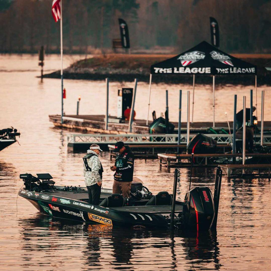 SPieper_Images's tweet photo. Trip to the dirty south.
The calm before the storm on day 1 with the Bass Warrior Louis Fernandes. He hugged the shallows with the gators lookin for the big bass. The So Cal native finished in the top 10 after day 3. Damn good for his first go round with #NPFL21
📷@BnBOutdoors https://t.co/lNl2WmoX6G