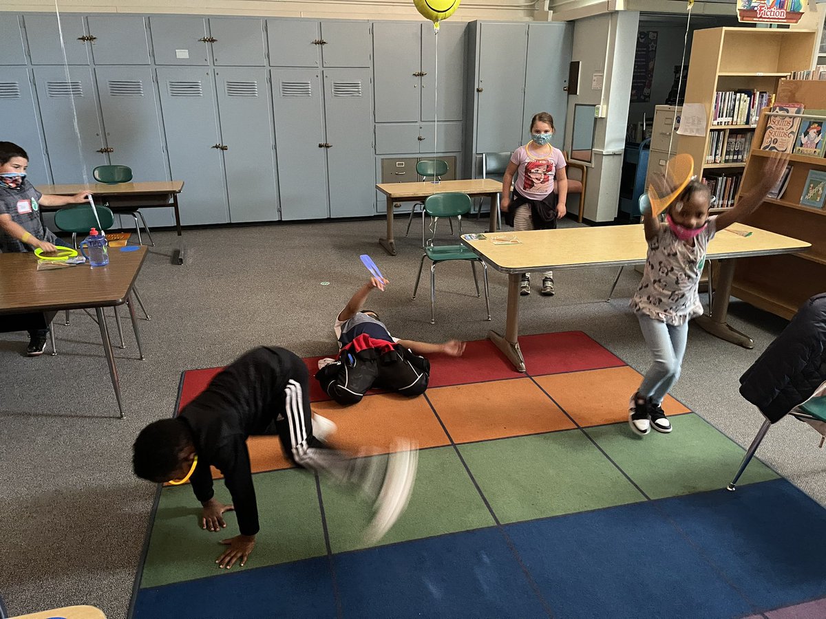 BelAir_ASP's tweet photo. Dance party on out first day back! 🥳 Shoutout to Ms. Roxanna for getting the K-2 grades some glow sticks and fruit snacks to make it even more fun. #weback #schoolreopening #bears #belair https://t.co/wceCpGbkGE