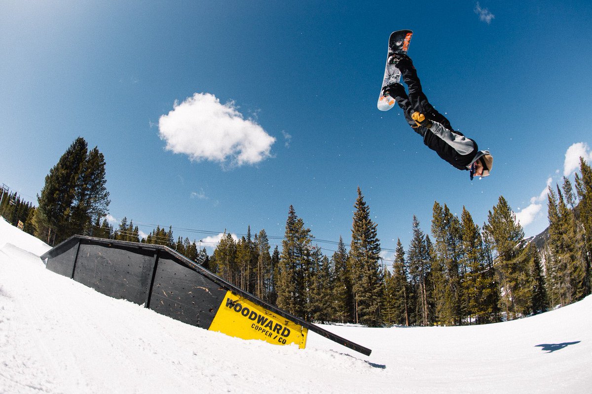 Soaring towards the weekend 💨 

🏂: @don_dyleon 
📷: @deanblottogray 

@woodward_snow @woodwardpeacepark 
#WeLiveThis #WoodwardCopper