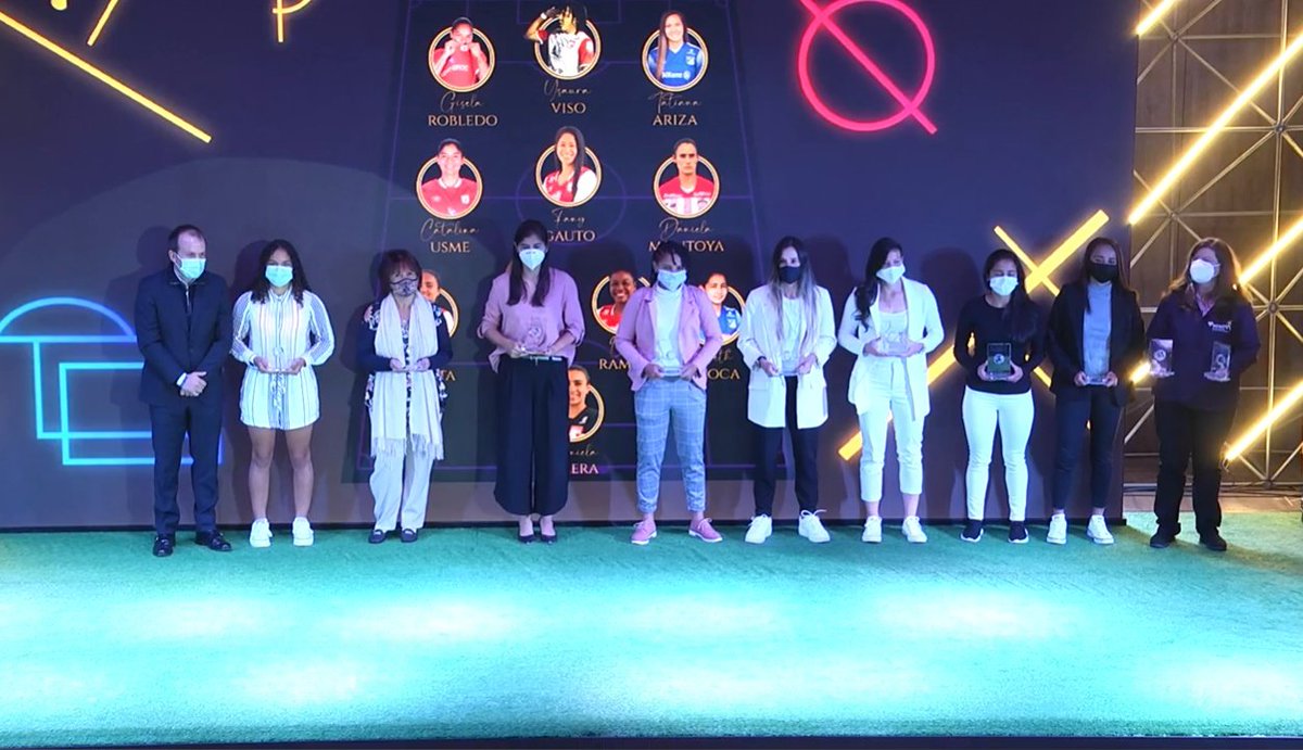 _superpoderosas's tweet photo. Felicidades @feminafutbol por tan increíble gala, cada día ponen más alta la vara y demuestran que las futbolistas colombianas están para grandes cosas 🇨🇴⚽🏆.

A los patrocinadores del evento, muchas gracias por creer en el fútbol femenino 🙏👏🎉. #PremiosFéminaFútbol https://t.co/jrNYzYIhY0
