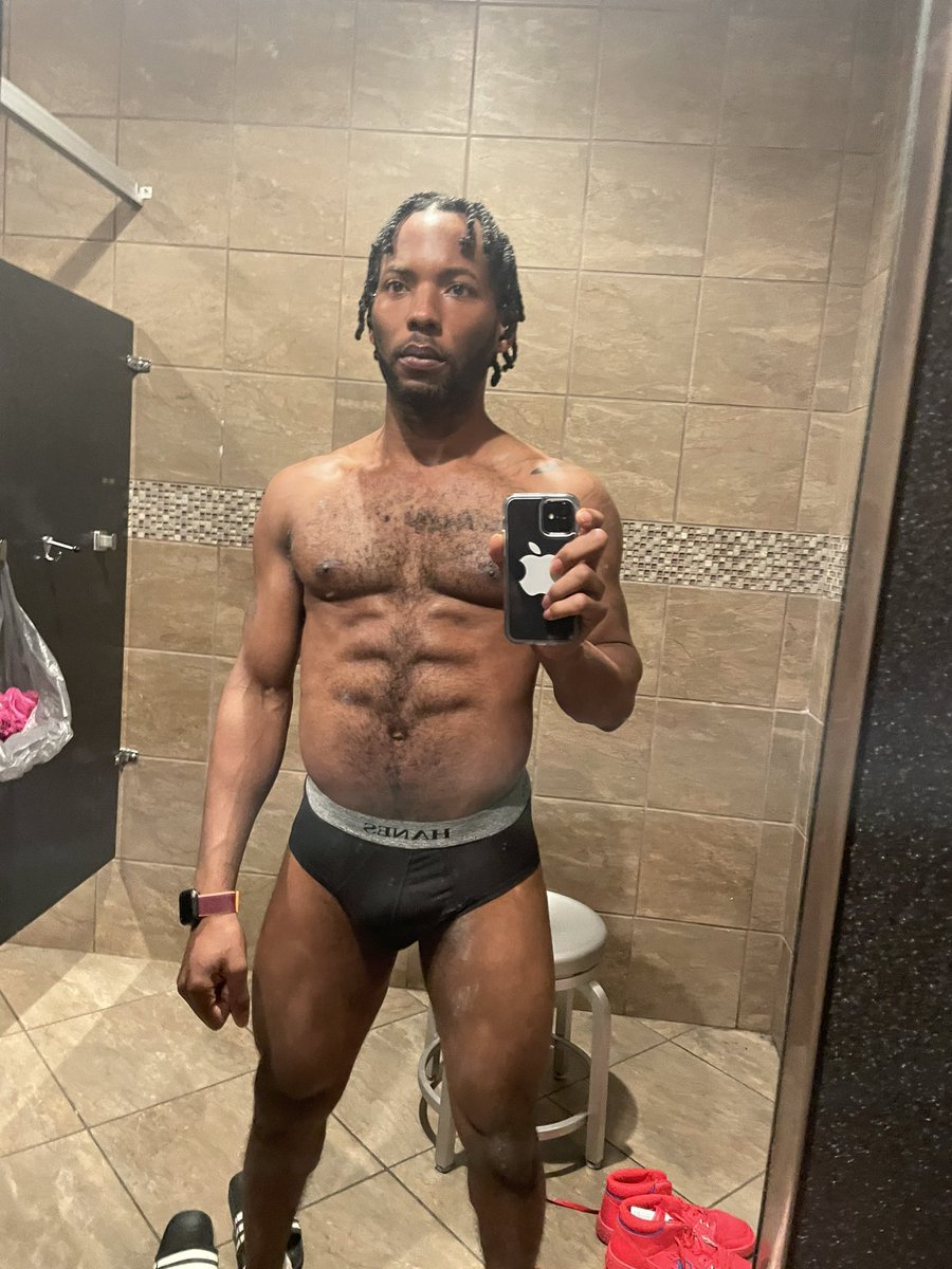 ivan_dateerible's tweet photo. #tbt 

#week4 back at it #progresspic

#2021 #mood 

#selfie 
•
#noedit 
•

💯💯💯💯😌😌😌😌💯💯💯💯

#progress #afro #afrohair #follow #black #melanin #fitnessmotivation #beardgang #melaninpoppin #model #instafit #instafitguy #workout https://t.co/0my4UUvb9s
