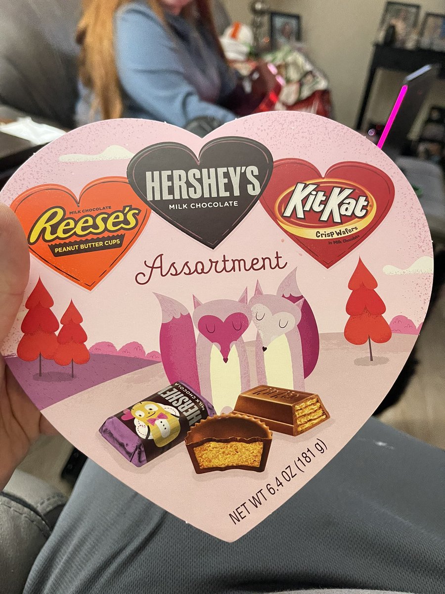 KLand17's tweet photo. @Hersheys What happened No follow up nothing !!! Looks like No Love from Hershey !!! https://t.co/sWTHi02rjX